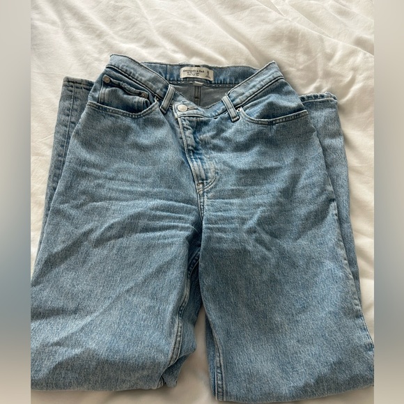 Abercrombie The 90s Straight Ultra High Rise Jeans (Curve Love) - Picture 10 of 10
